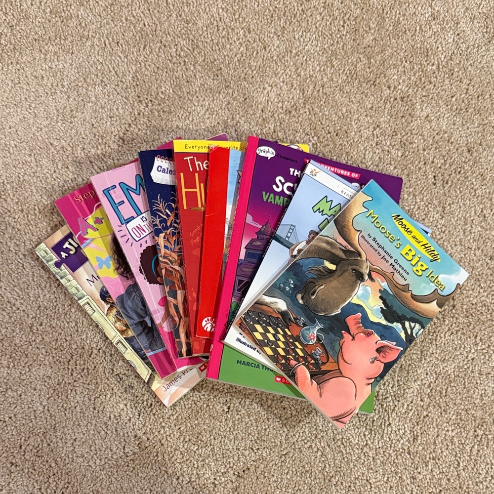 Children's Book Collection. Variety. Comic. Chapter. Mystery. EUC. 9 books